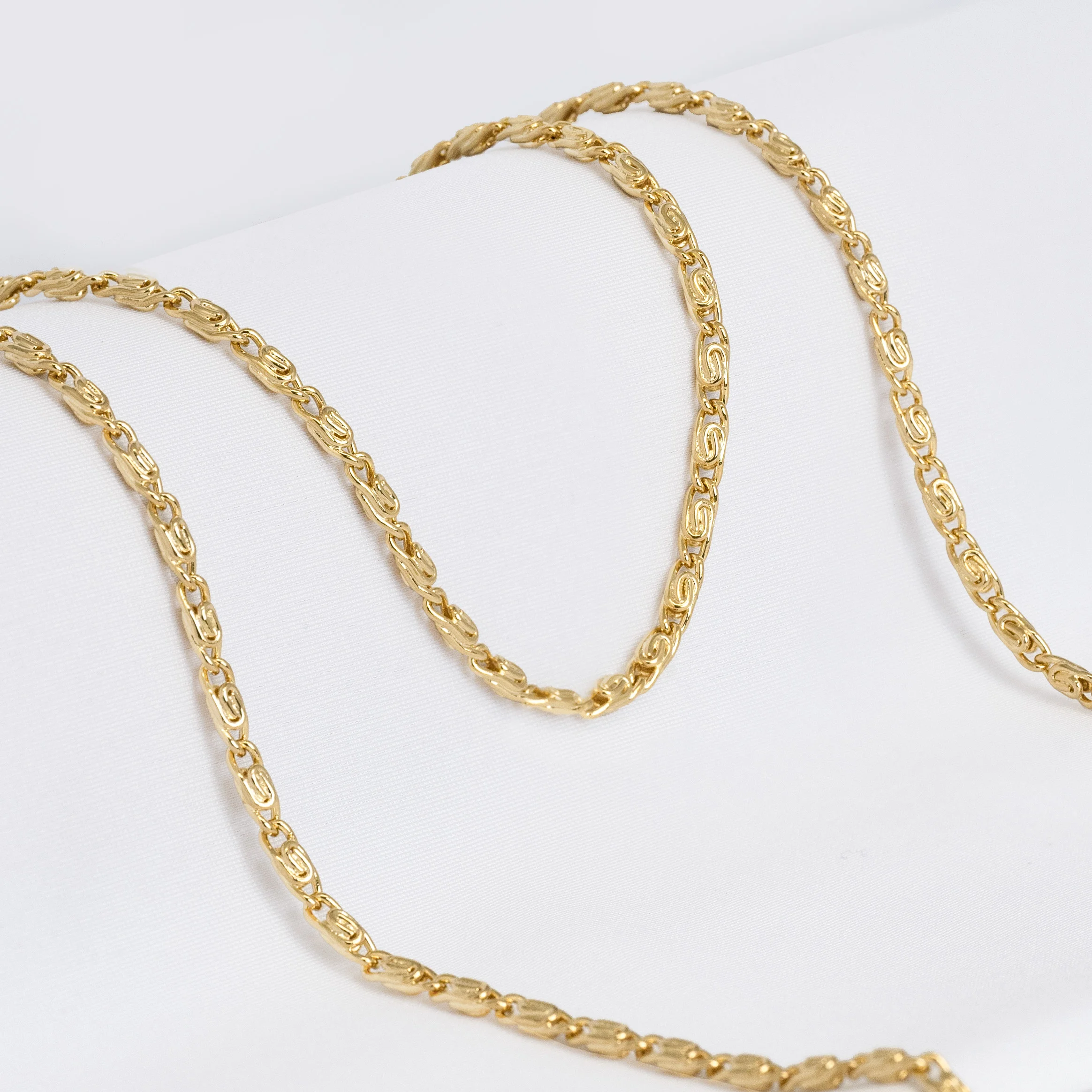 Cadena Caracol Gruesa 3 mm 65 cm en Oro Laminado de 18k | Qurimaki Cadena Caracol Gruesa 3 mm 65 cm en Oro Laminado de 18k | Qurimaki