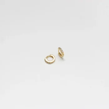Arete Candonga Mini 8mm con Circonias en Oro Laminado de 18k | Qurimaki