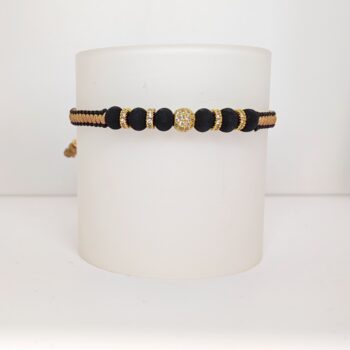 ⚪ Pulsera Bola de Fuego Cristal en Macramé Beige y Negro con Accesorios en Oro Laminado 18K | Qurimaki