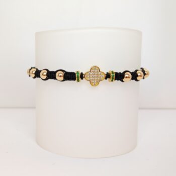 🍀 Pulsera Clover con Circonias en Macramé Negro con Accesorios en Oro Laminado 18K | Qurimaki